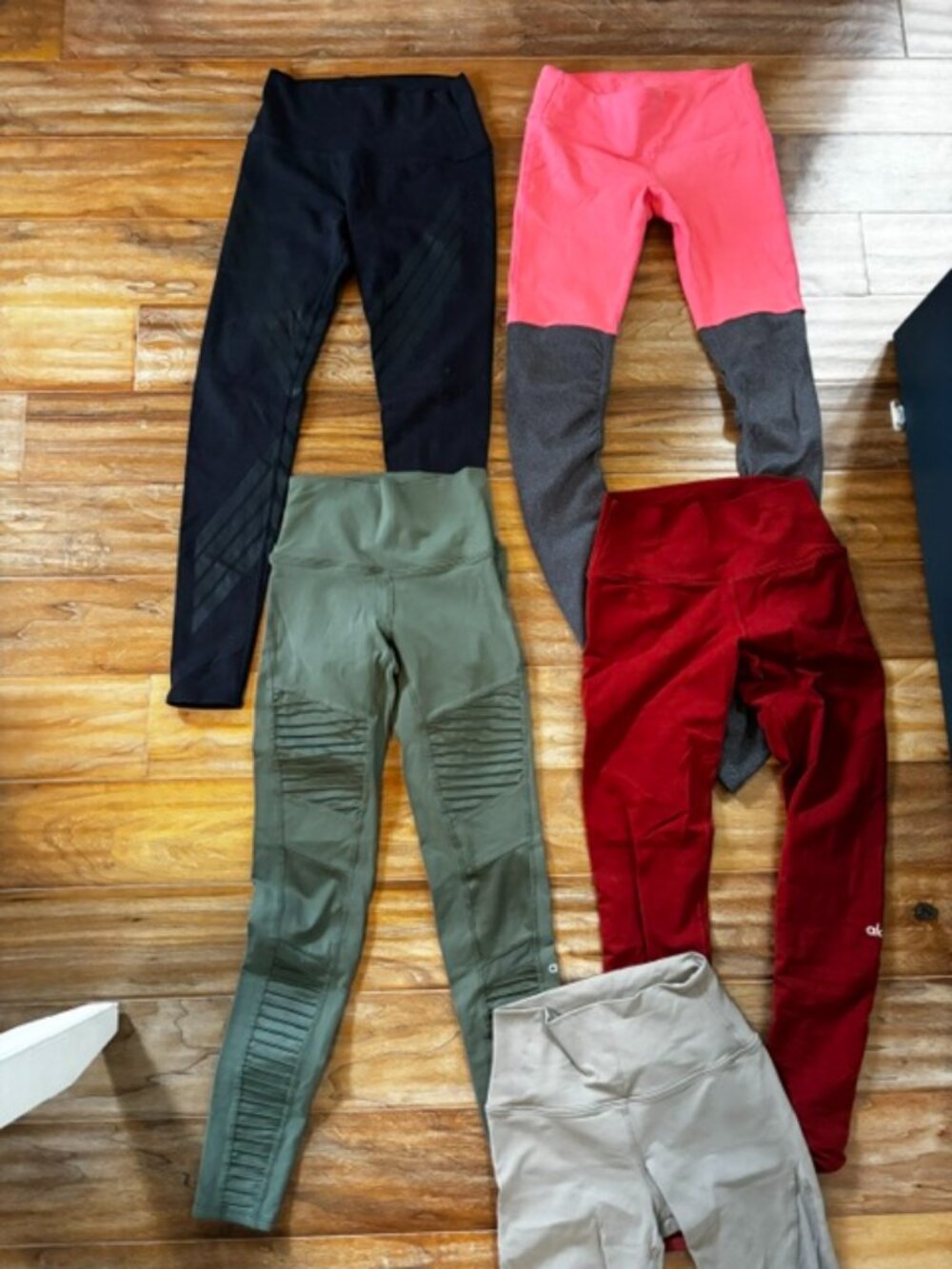 ALO Yoga 5 pairs of leggins- Size S Small